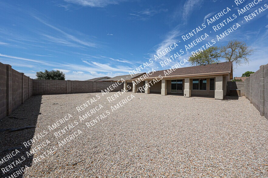 Building Photo - 4819 E Whitehall Dr