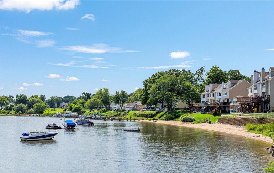 Building Photo - 7827 Hidden Creek Way