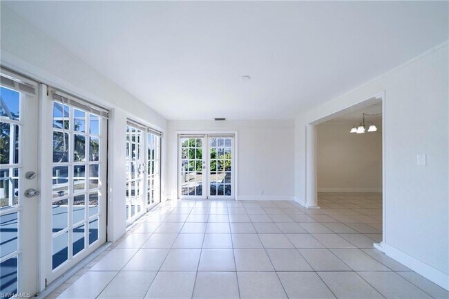 Building Photo - 4916 Viceroy St