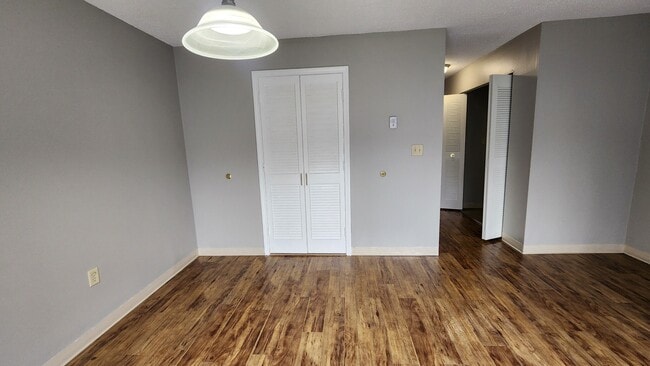 Building Photo - 102 North Point Dr