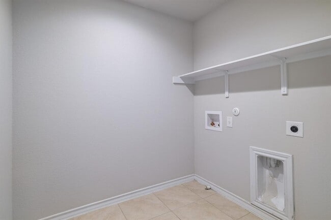 Building Photo - 6792 Catania Loop