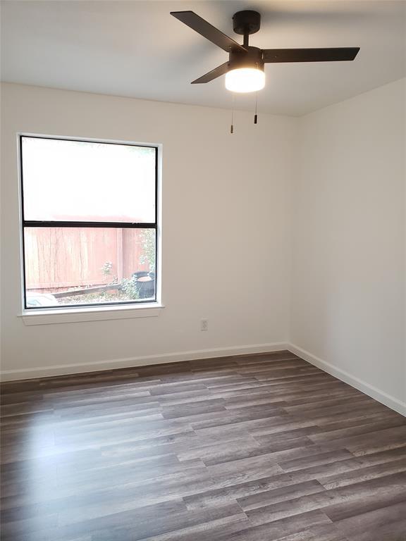 Building Photo - 703 Meadow Creek Dr