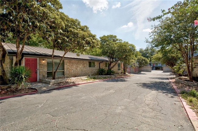 Primary Photo - 2017 Bluebonnet Ln