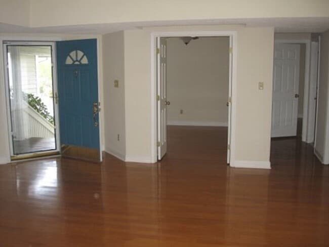 Building Photo - Live in Desirable Kirkwood in the heart of Chapel Hill!