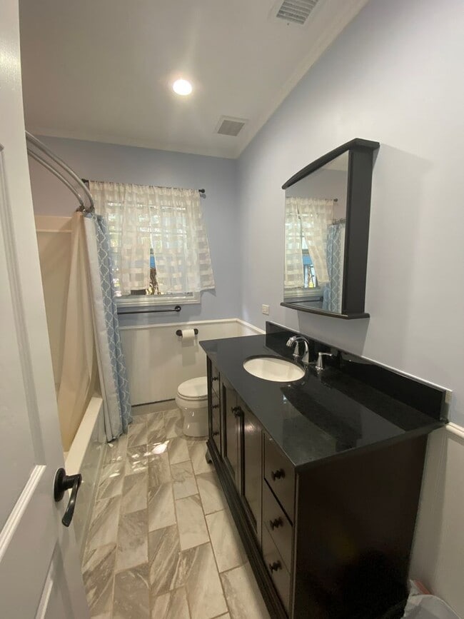 Building Photo - Remodeled 3 bed, 3 bath home on East end of Simi Valley