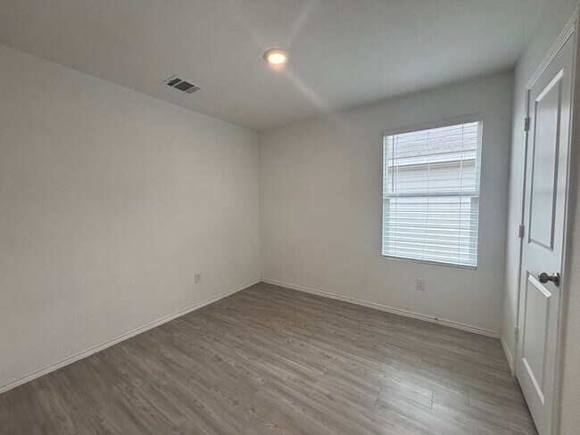 Building Photo - Charming Single-Story Home in Amenity-Rich Silos Community