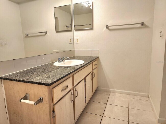 Building Photo - 712 Crest Pines Dr