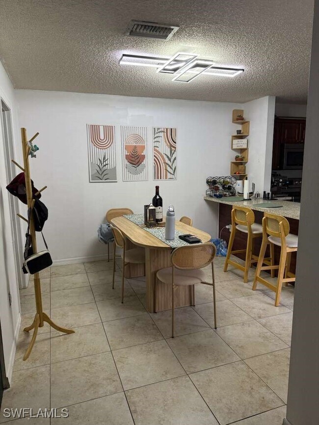 Building Photo - 5236 Cedarbend Dr