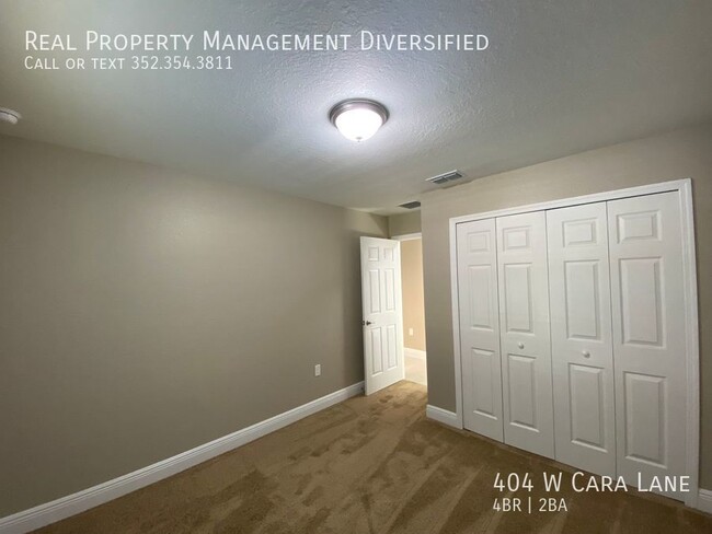Building Photo - 404 W Cara Ln