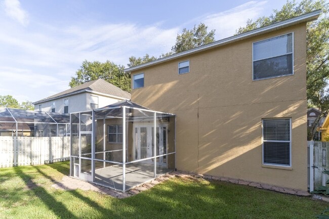 Building Photo - Beautiful 4/2 home Located on a tree lined street in the gate of country club community of the Hu...