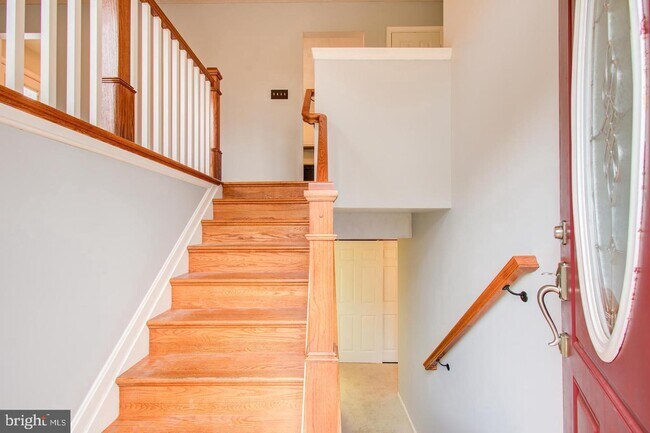 Building Photo - 351 Skyview Dr
