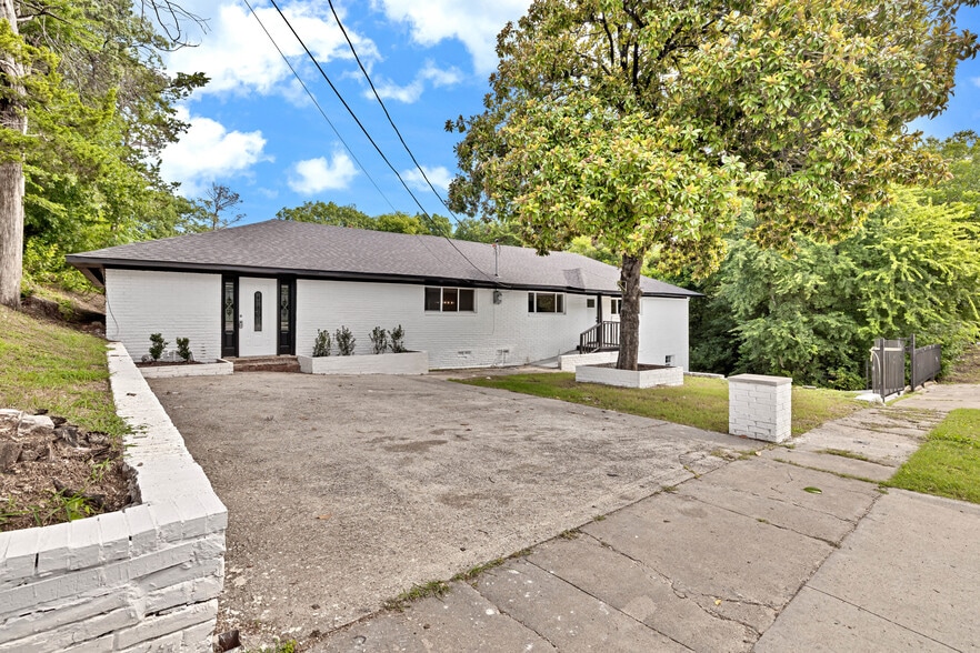 Building Photo - 1621 Stella Ave