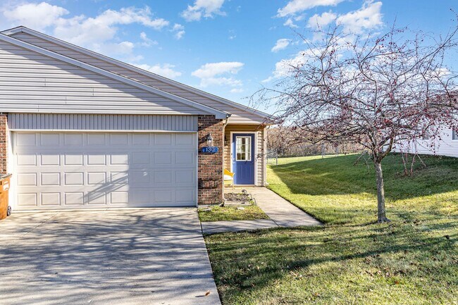 Building Photo - Relaxing home near Interstate