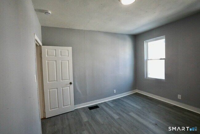 Building Photo - 156 Poplar St