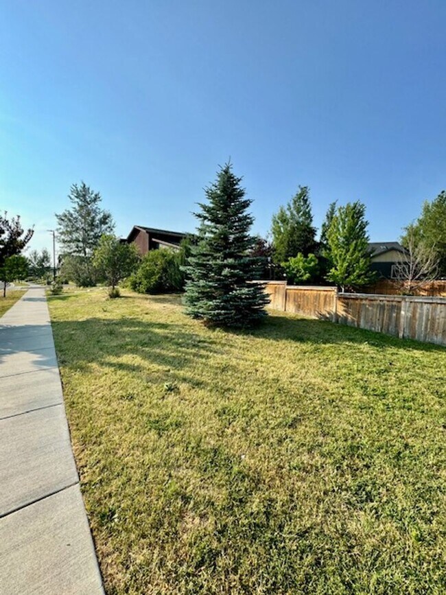 Building Photo - 3-Bedroom, 2-Bathroom Single-Level Home in Bozeman, MT