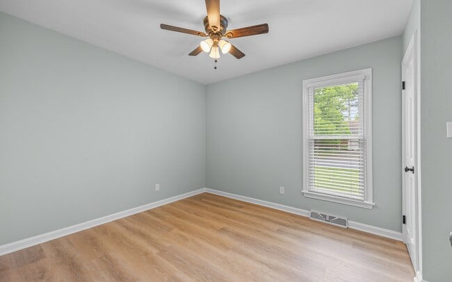 Building Photo - 631 Luray Terrace