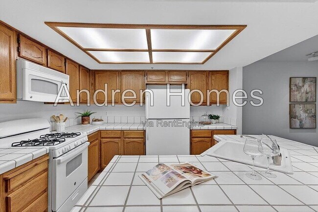 Building Photo - 79 S Branciforte Ave