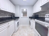 Building Photo - 2080 Greenview Shores Blvd