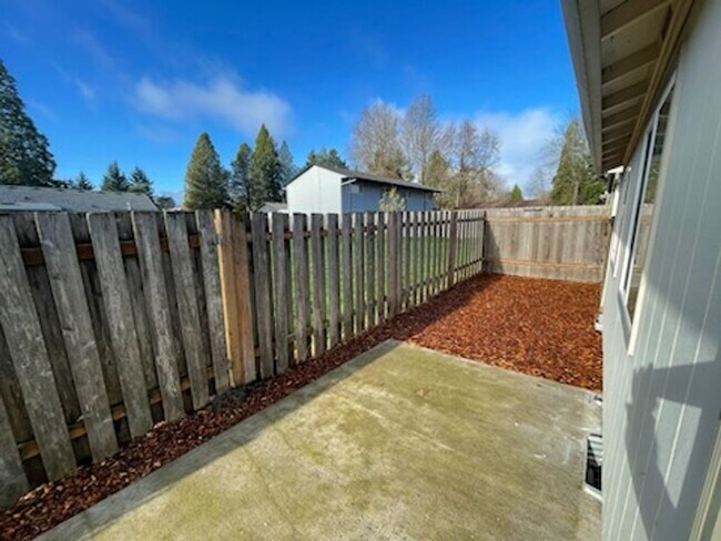 Building Photo - Newly Remodeled 3 Bedroom Ranch Style Home