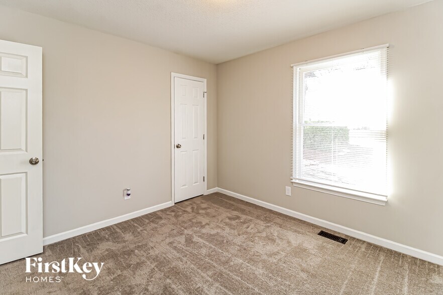 Building Photo - 6507 River Hills Dr