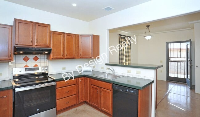 Building Photo - One-of-a-Kind Midtown 3 Bed 2.5 Bath Home | 2,040 SQ FT of Custom Craftsmanship