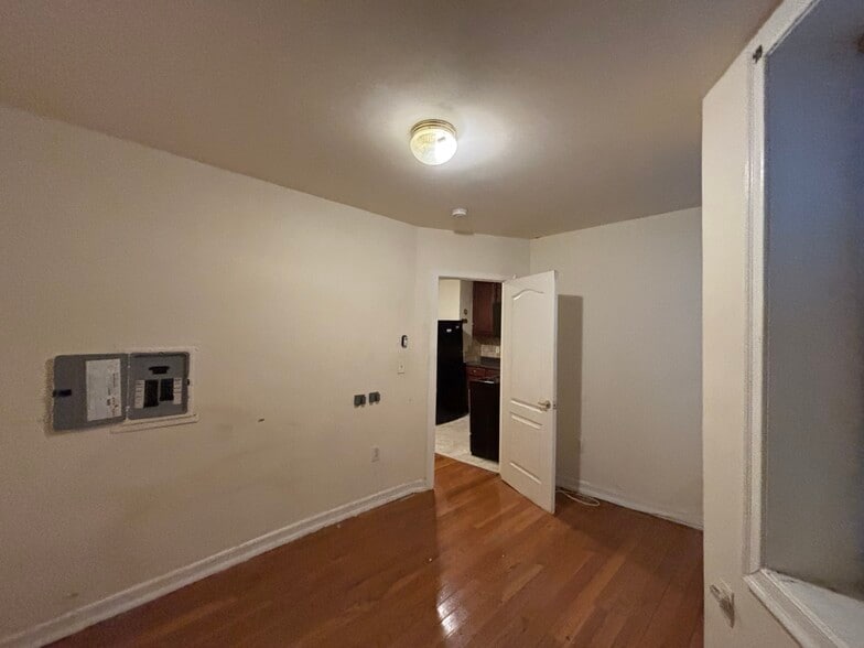 Building Photo - 5902 Madison St