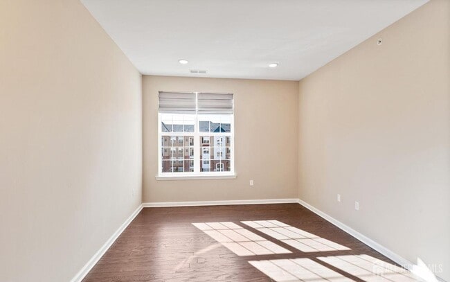 Building Photo - 944 Halifax Pl