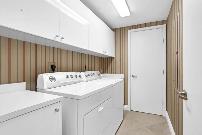 Building Photo - 3620 Gardens Pkwy