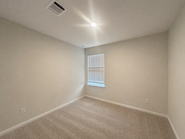 Building Photo - AVAILABLE JUNE 1ST; APPLY AT OUR WEBSITE TODAY!!