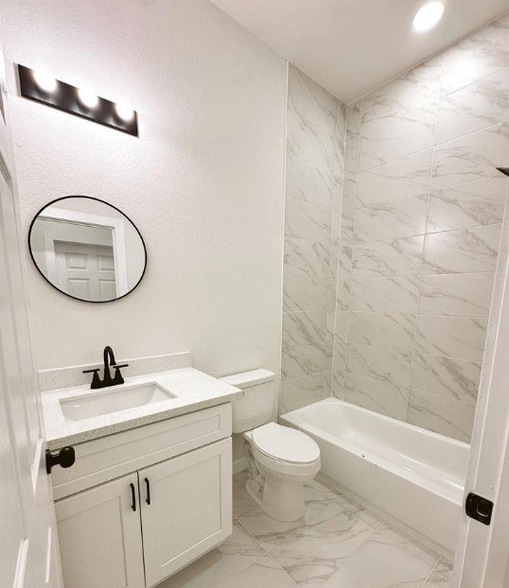 Building Photo - 9705 Garcroft St