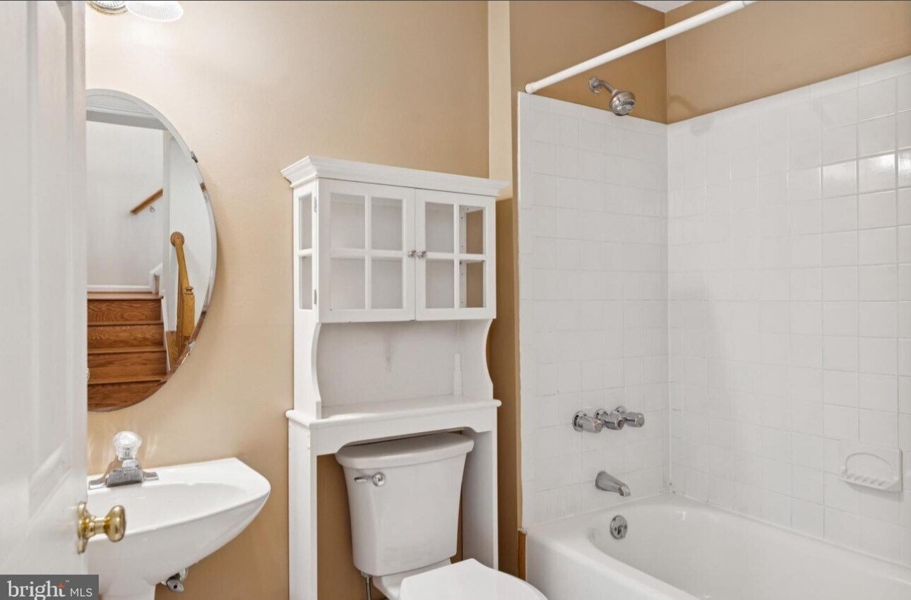 Building Photo - 12300 Sweetbriar Pl