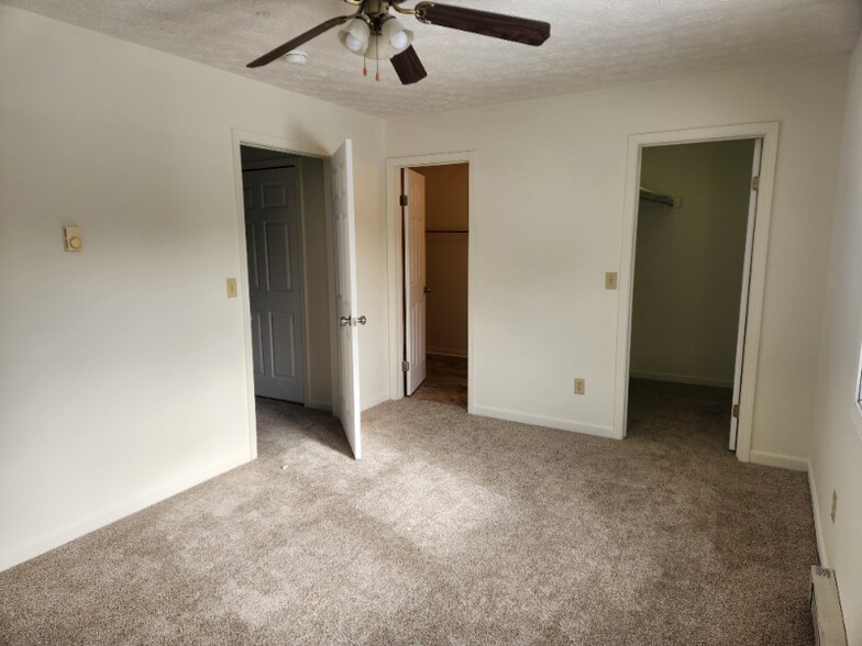 Building Photo - 4949 Catherine Ct