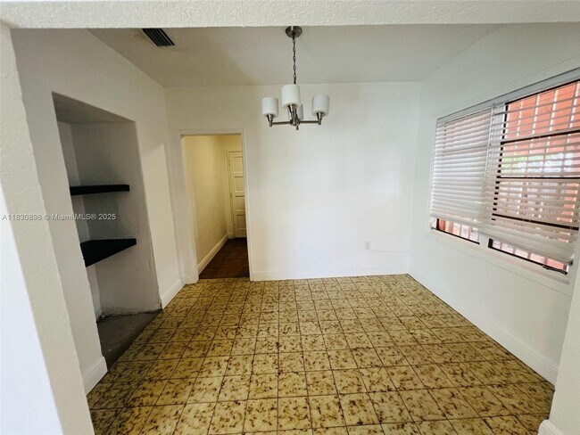 Building Photo - 3110 SW 23rd Terrace