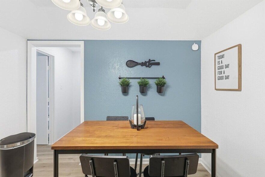 Building Photo - 2162 E Arkansas Ln