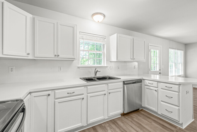 Building Photo - 8818 Sharonbrook Dr