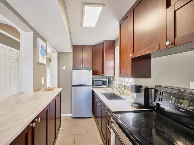 Building Photo - 1214 E Atlantic Ave