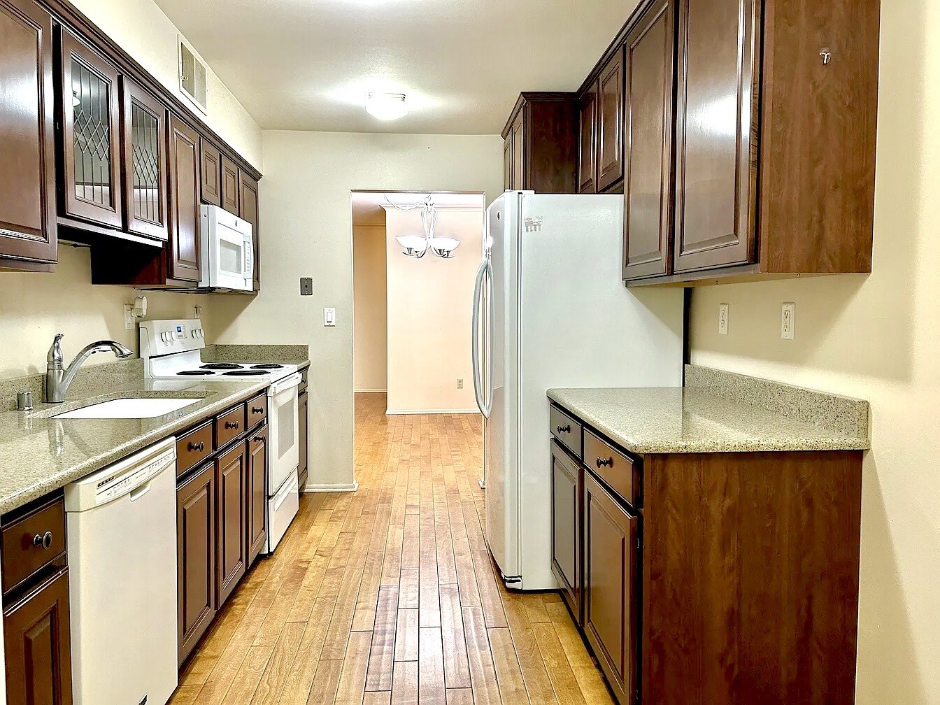 Building Photo - 1818 E Shorewood Blvd