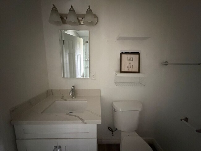 Building Photo - 5034 N Acacia Ave