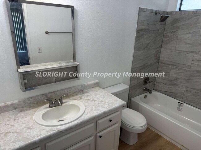 Building Photo - AVAILABLE NOW - Spacious 4 Bed, 2 Bath Apa...