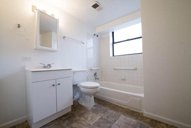 Building Photo - 5300 S Michigan Ave Chicago, IL 60615