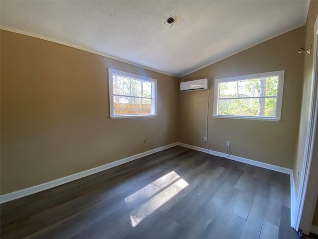 Building Photo - 28613 Netawake Ct