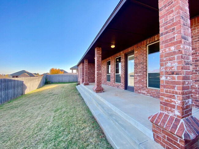 Building Photo - 2011 Allora Ct