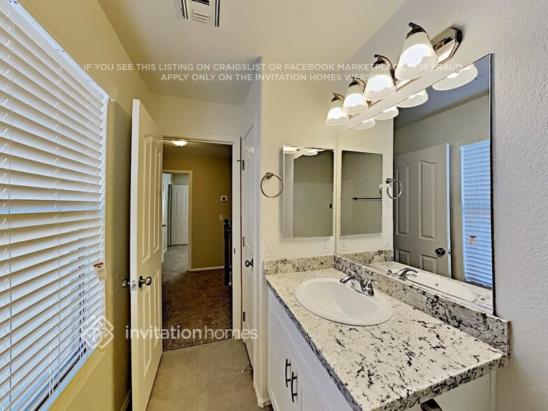 Building Photo - 2269 E Hazeltine Way