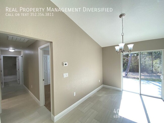 Building Photo - 404 W Cara Ln