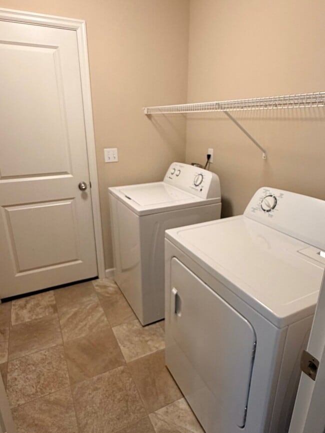 Building Photo - Beautiful Craftsman-Style Home is Ready Fo...