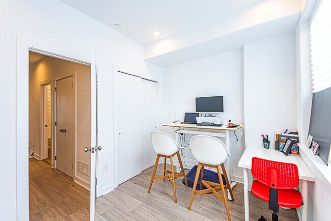 Building Photo - Four Bed Point Breeze Home