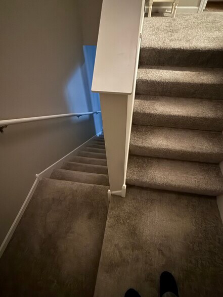 Building Photo - 452 W 84th St