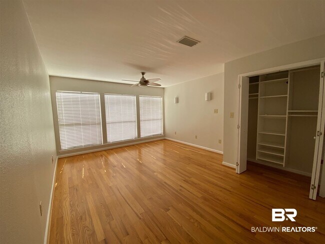 Building Photo - 710 S Mobile St
