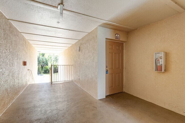 Building Photo - ** IBIS CLUB ** 3 BED / 2 BATH - CONDO - GATED COMMUNITY - SMALL PET OK! - ANNUAL RENTAL