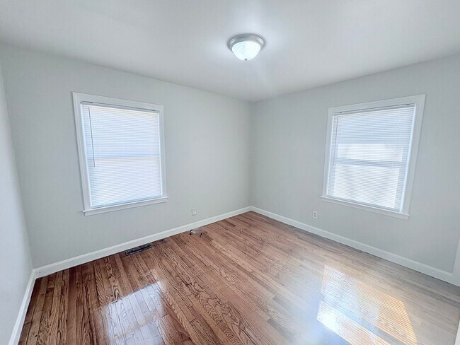 Building Photo - 213 Morris St